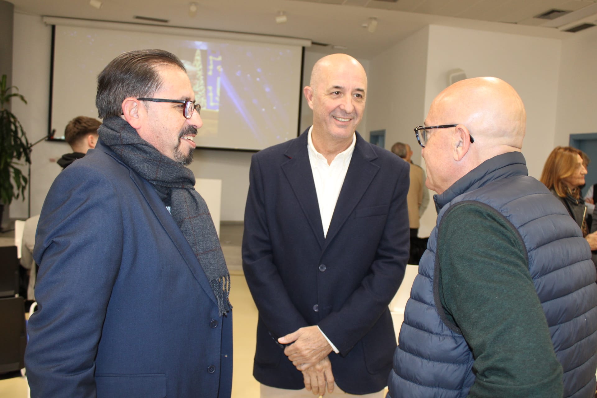 Emotivo reconocimiento del Centro Sesmero a Guillermo Busutil y a Mariano Pozo en la Biblioteca