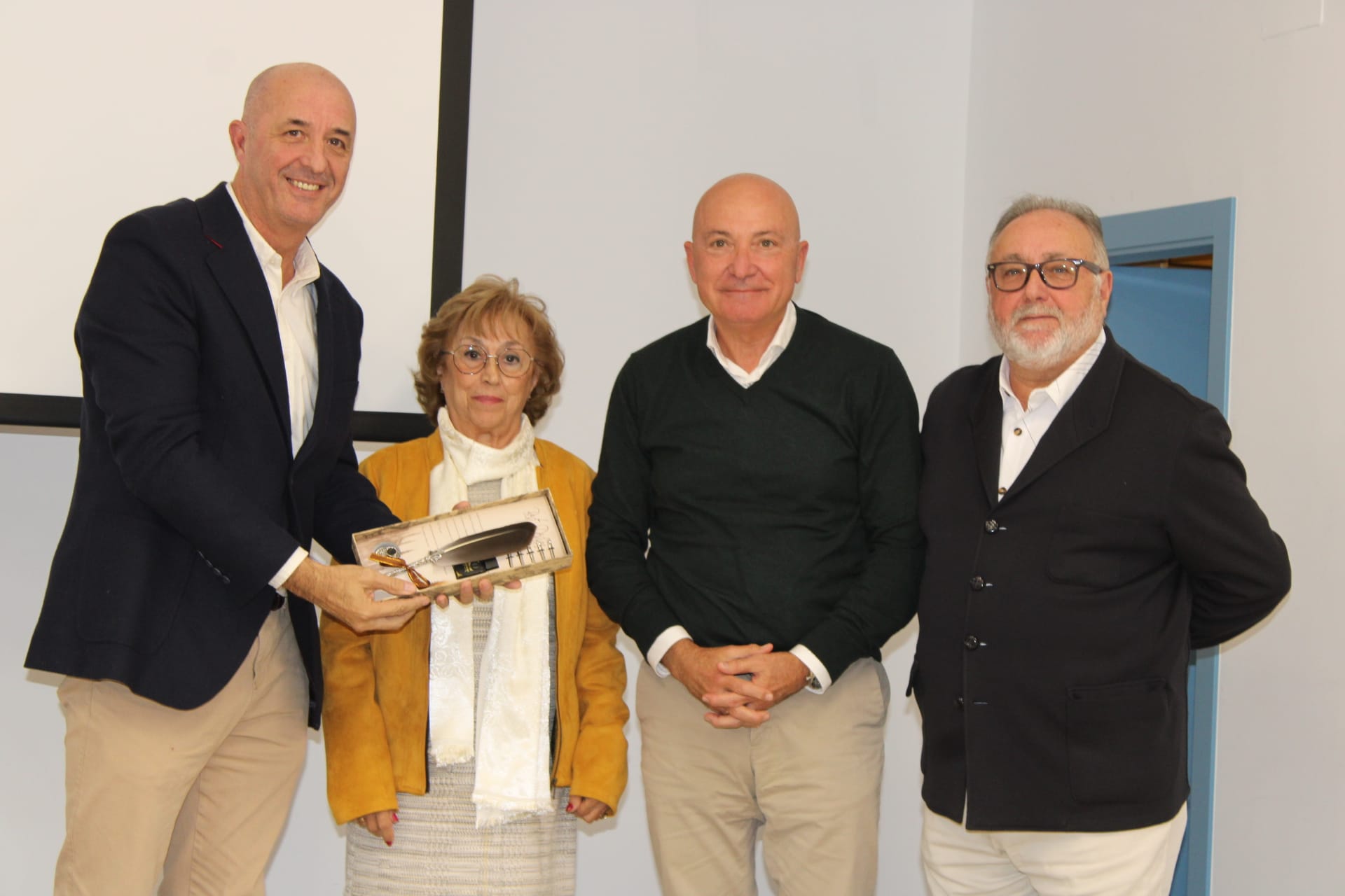 Emotivo reconocimiento del Centro Sesmero a Guillermo Busutil y a Mariano Pozo en la Biblioteca