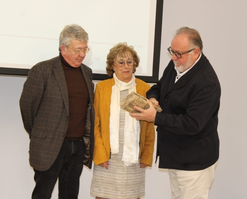 Emotivo reconocimiento del Centro Sesmero a Guillermo Busutil y a Mariano Pozo en la Biblioteca