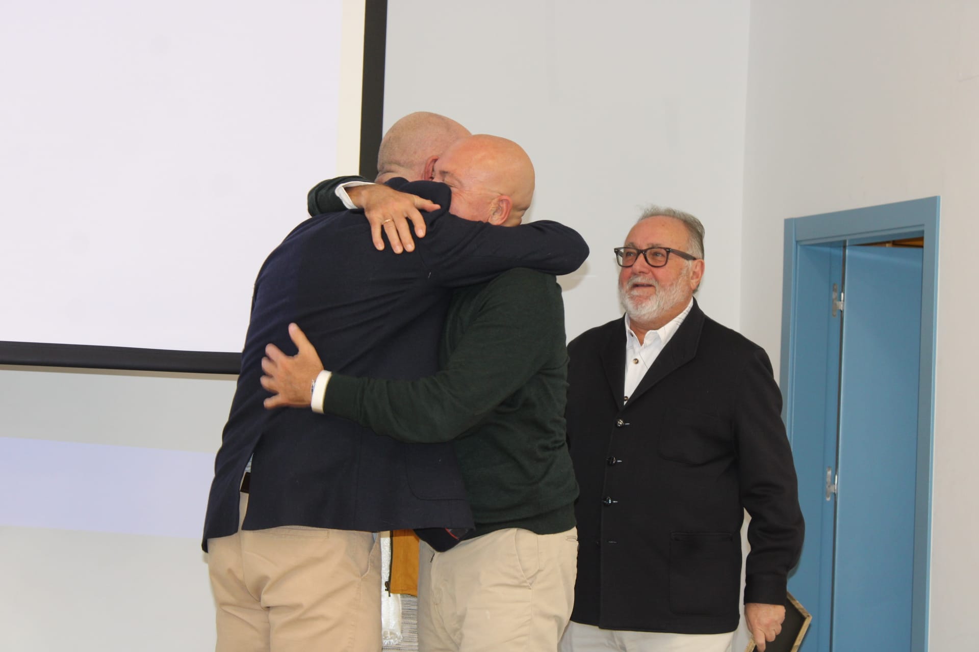 Emotivo reconocimiento del Centro Sesmero a Guillermo Busutil y a Mariano Pozo en la Biblioteca