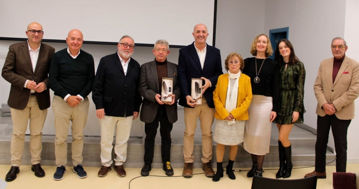 Emotivo reconocimiento del Centro Sesmero a Guillermo Busutil y a Mariano Pozo en la Biblioteca