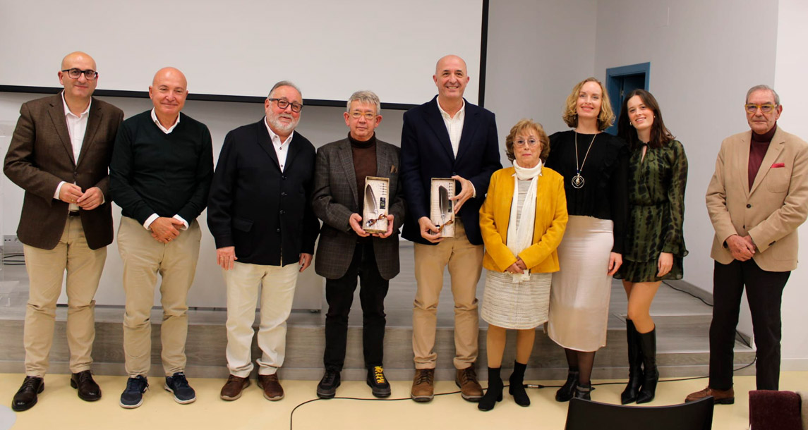 Emotivo reconocimiento del Centro Sesmero a Guillermo Busutil y a Mariano Pozo en la Biblioteca